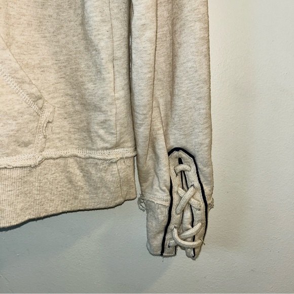 Medium cream, navy and red genuine Harley Davidson hoodie. - Picture 6 of 6